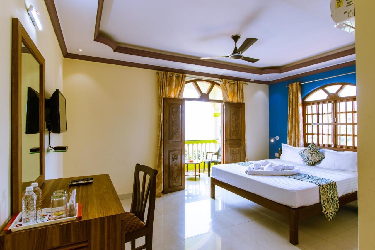 Larios Beach Holidays Resort Бага Екстер'єр фото